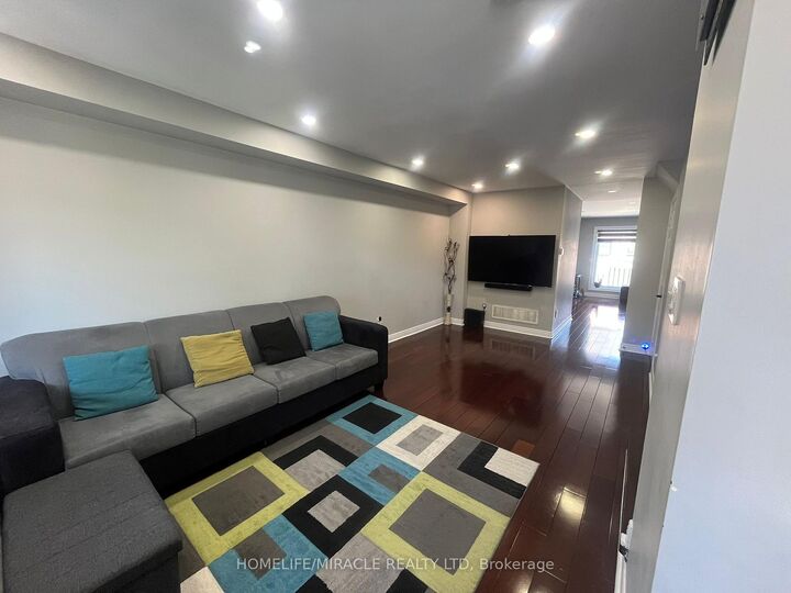 Property Photo:  29 Hummingbird Drive  ON M1X 1W8 