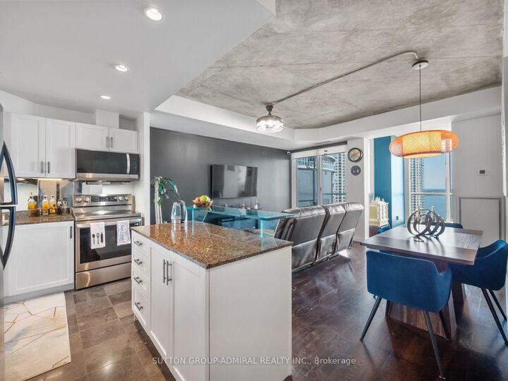 Photo de la propriété:  218 Queens Quay Boulevard W 2103  ON M5J 2Y6 