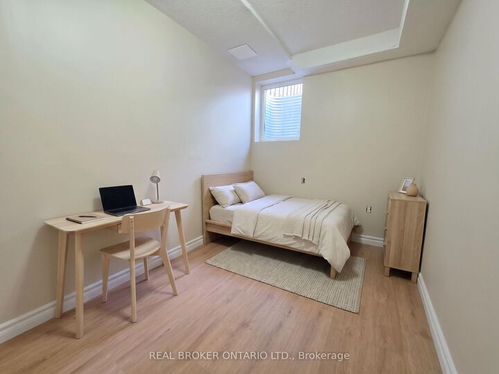 Property Photo: 922 Ledbury Crescent Basement ON L5V 2P8