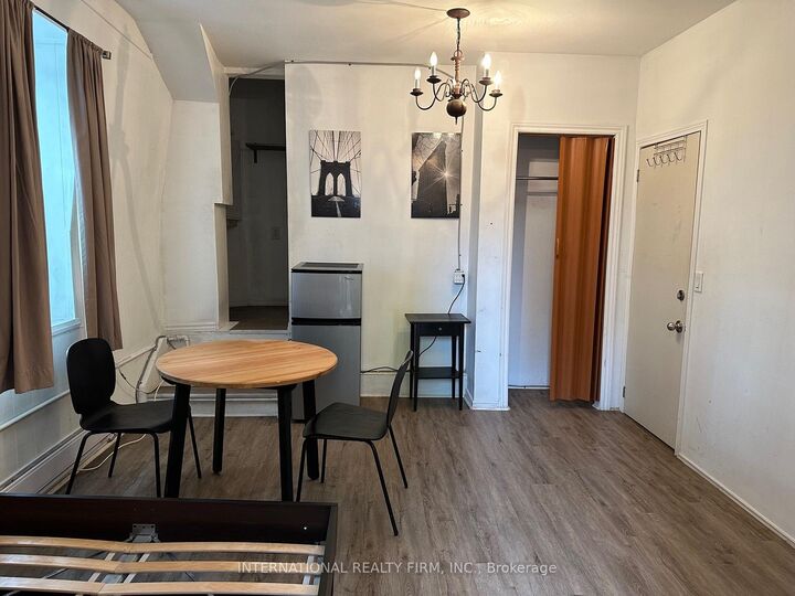 Property Photo:  201 Dundas Street E 1  ON M5A 1Z4 