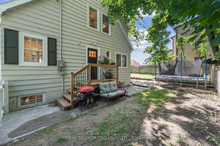 Property Photo: 77 Wellington Street E Bsmt ON L4M 2C3