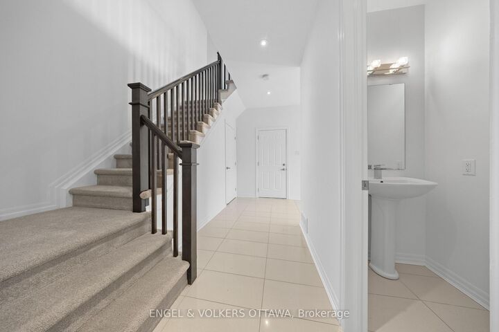 Property Photo:  34 Aveia Private  ON K4A 0X1 