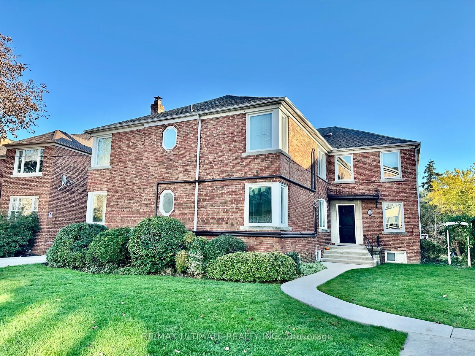 Property Photo:  5 Warwick Avenue 3  ON M6C 1T5 
