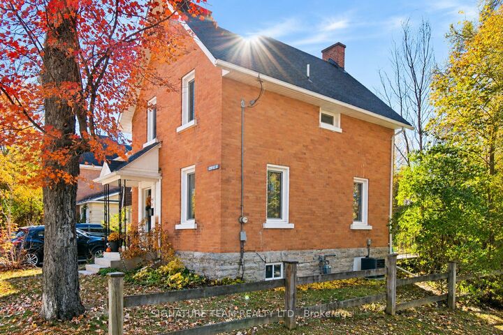 Property Photo:  376 Centre Street  ON K8A 1J5 