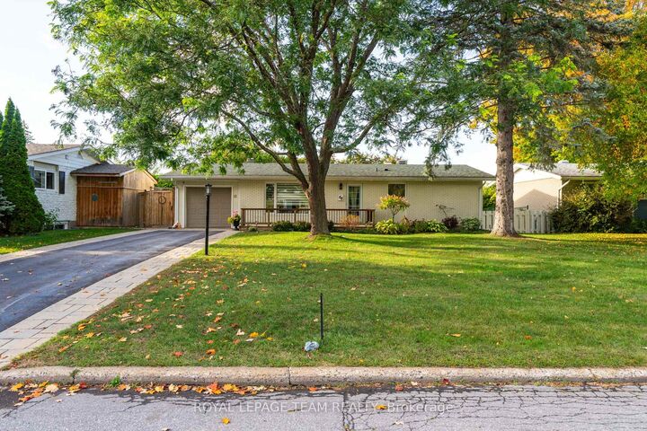 Property Photo:  66 Still Water Drive  ON K2H 5K2 