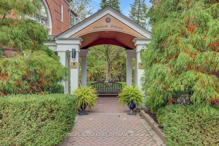 Property Photo:  21 Durham Private 403  ON K1M 2H8 
