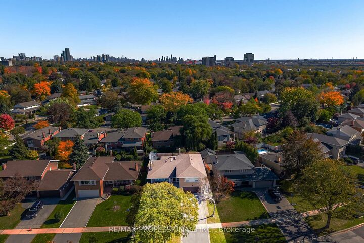 Photo de la propriété:  103 Mill Road  ON M9C 1X6 