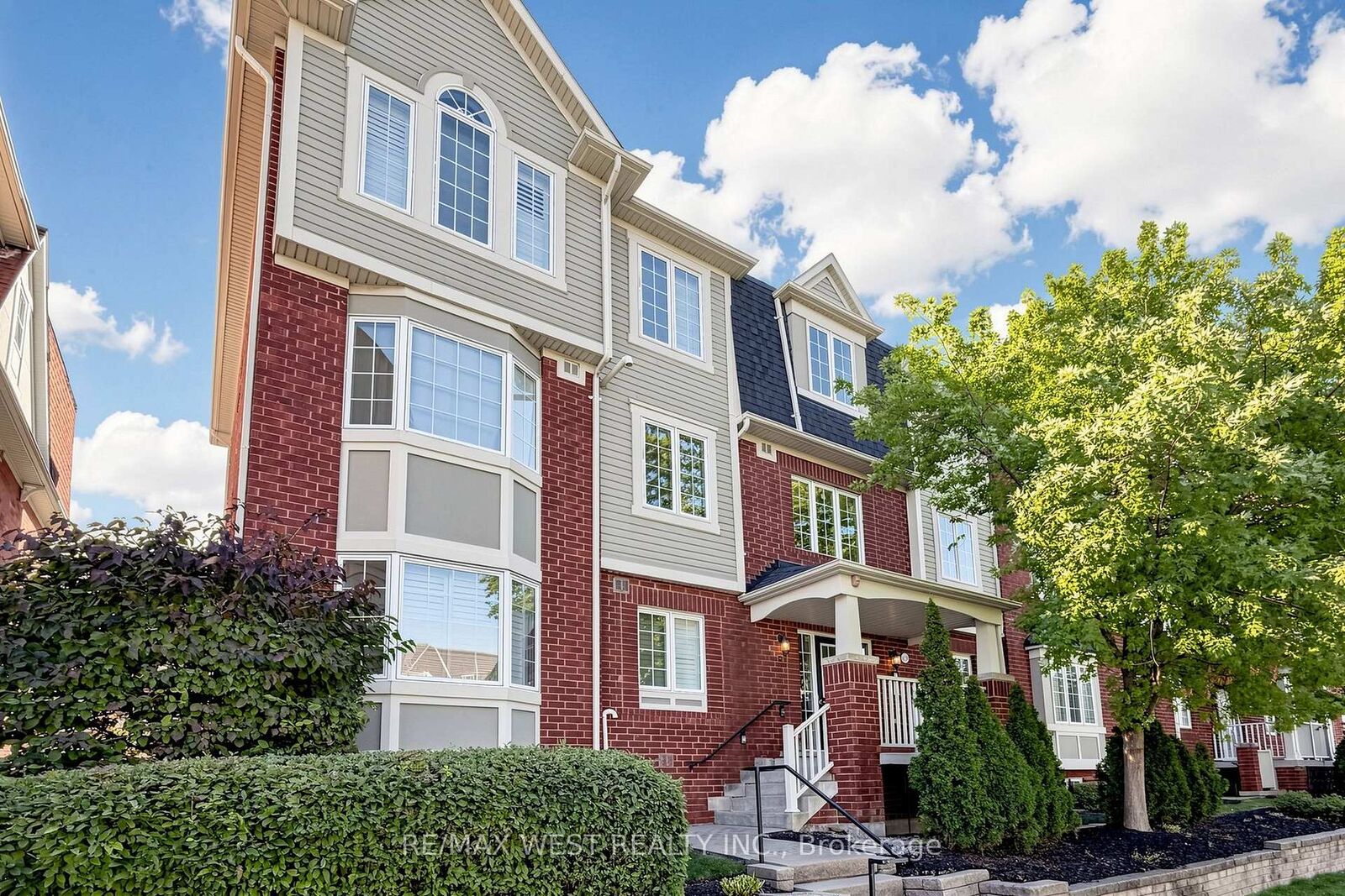 Property Photo:  608 Shoreline Drive 1  ON L5B 0A8 