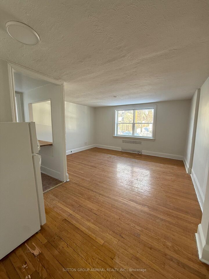 Property Photo:  464 Spadina Road 6  ON M5P 2W4 