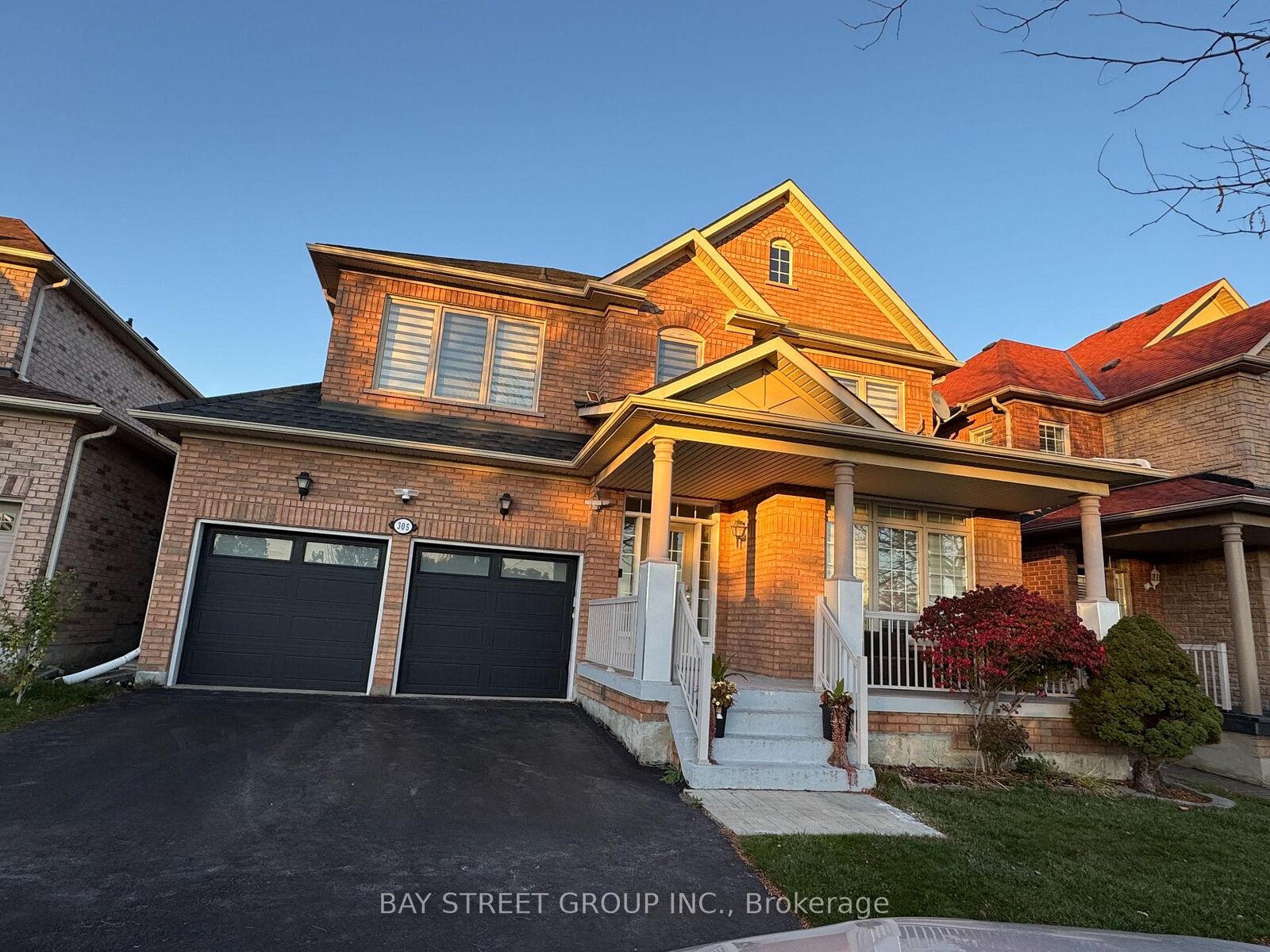 Property Photo:  305 Shirley Drive  ON L4S 2P1 
