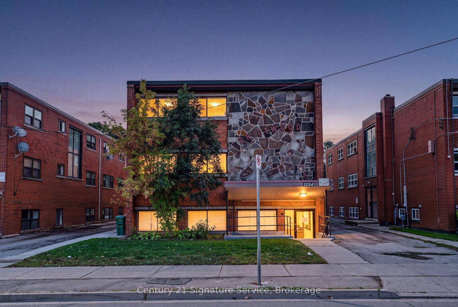 Property Photo:  1254 Fennell Avenue E  ON L8T 1T4 