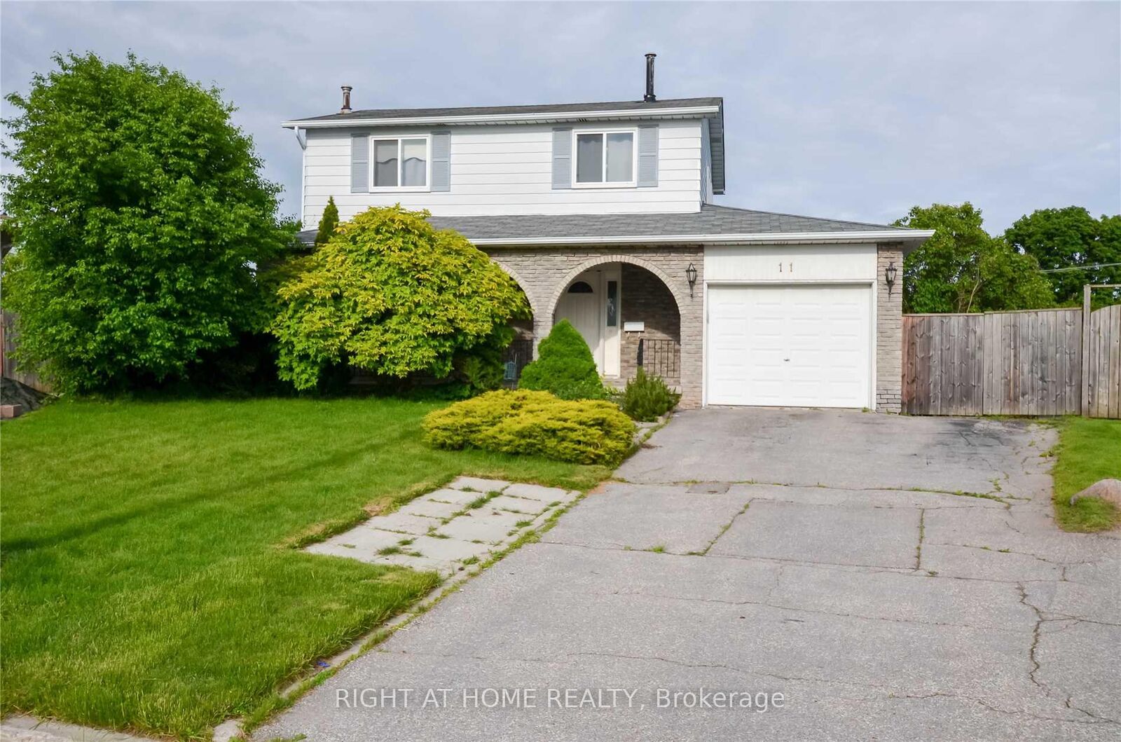 Property Photo:  11 Kinnison Court  ON L1S 1K5 