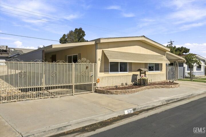 Property Photo: 0 400 E Roberts Lane 52 CA 93308
