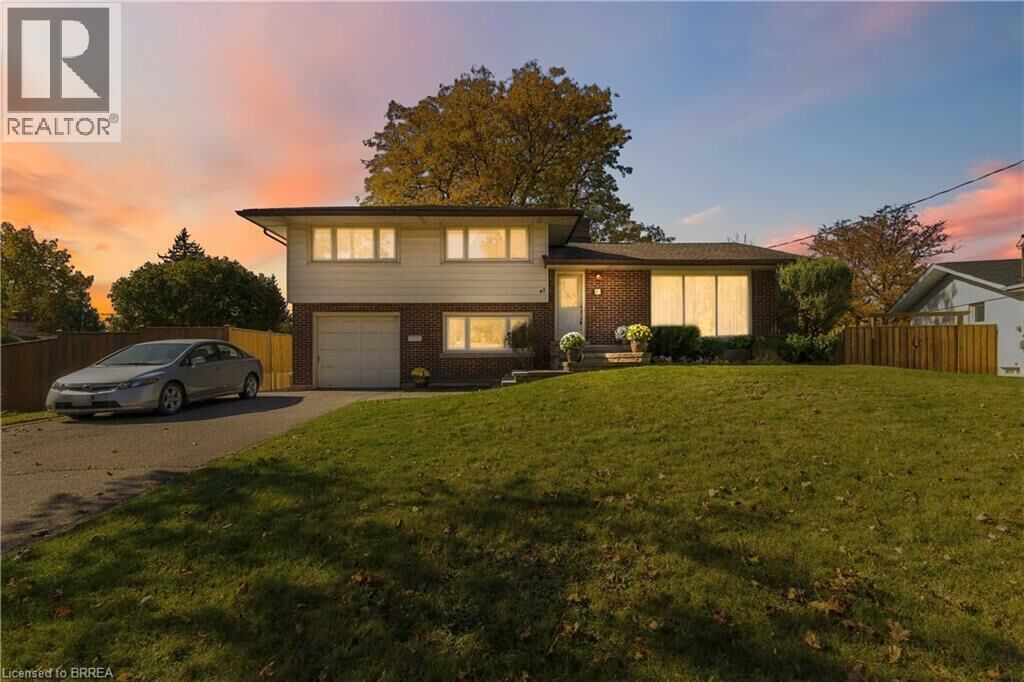 Property Photo:  47 Evergreen Crescent  ON N2M 4J3 
