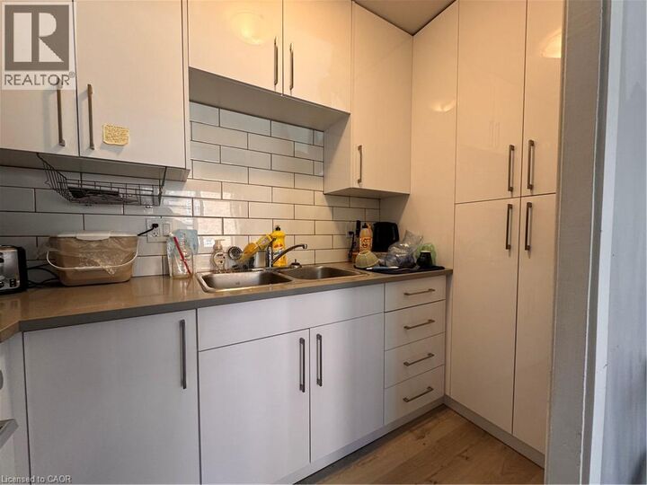 Property Photo:  521 Park Street 1  ON N2G 1N8 