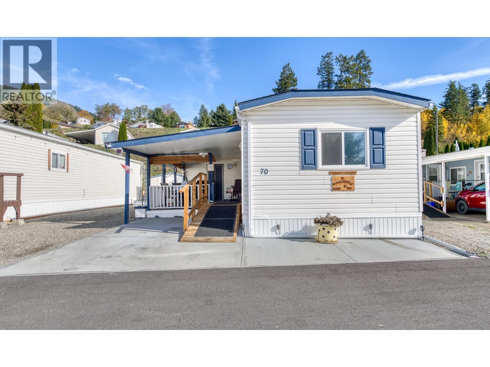 Property Photo: 445 6th Avenue North 70 BC V0B 1G3