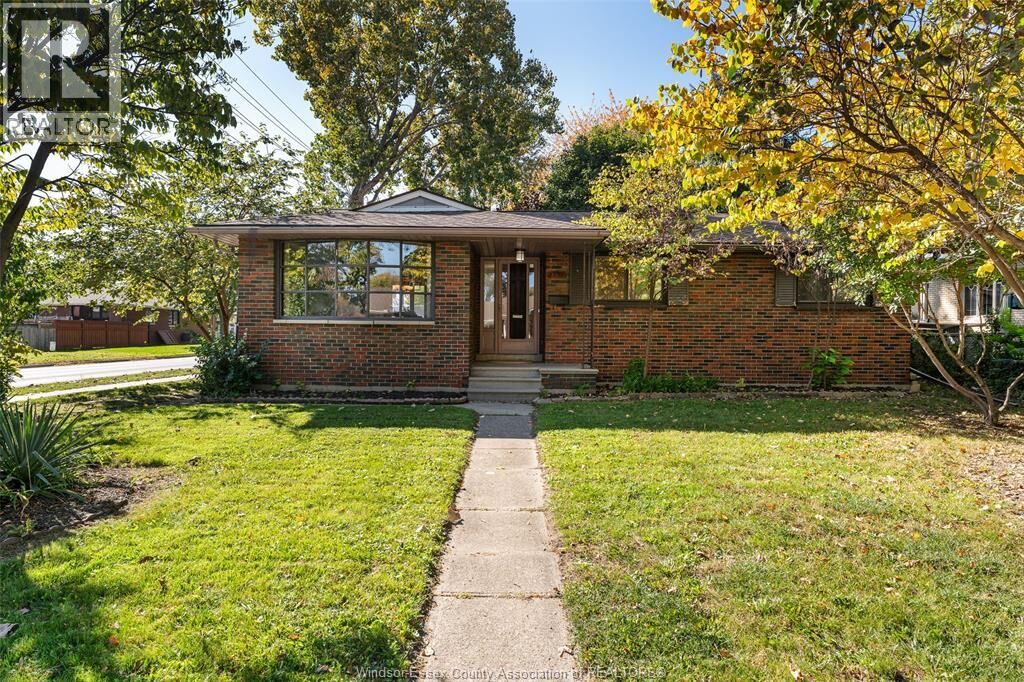 Property Photo:  2997 St Patrick's Drive  ON N9E 3G8 