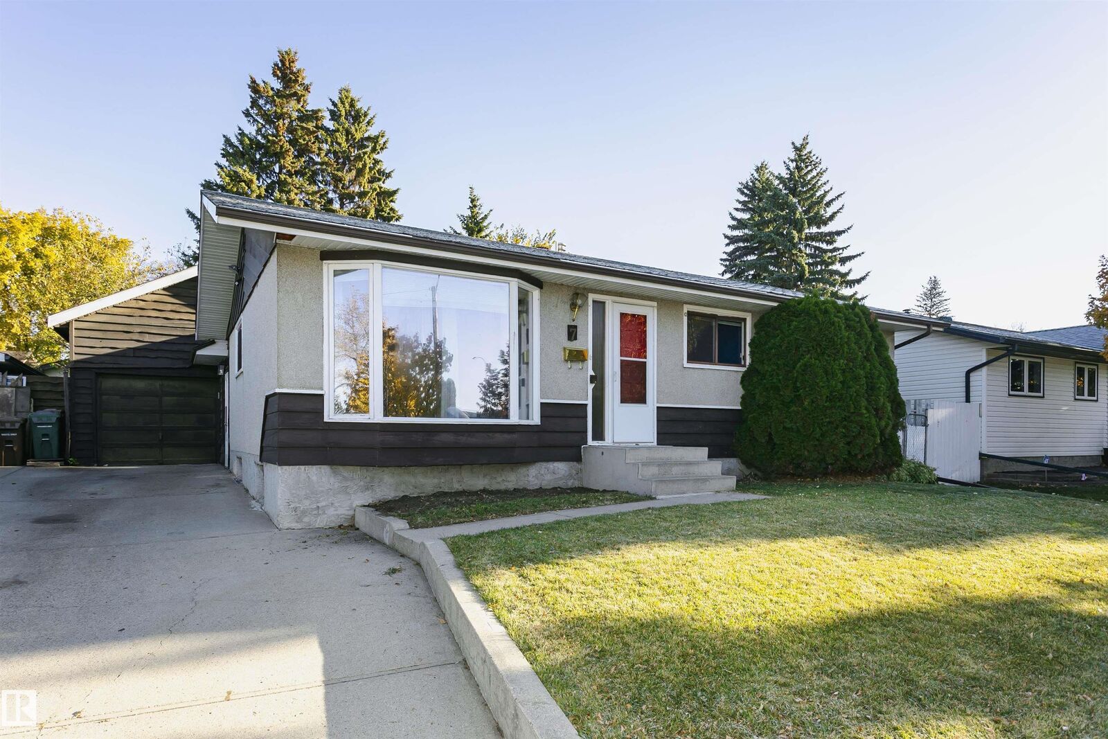 Property Photo:  7 Sheridan Drive  AB T8N 0J1 