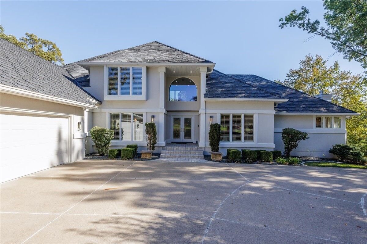 Property Photo:  600 Grand Oaks Drive  IA 50265 