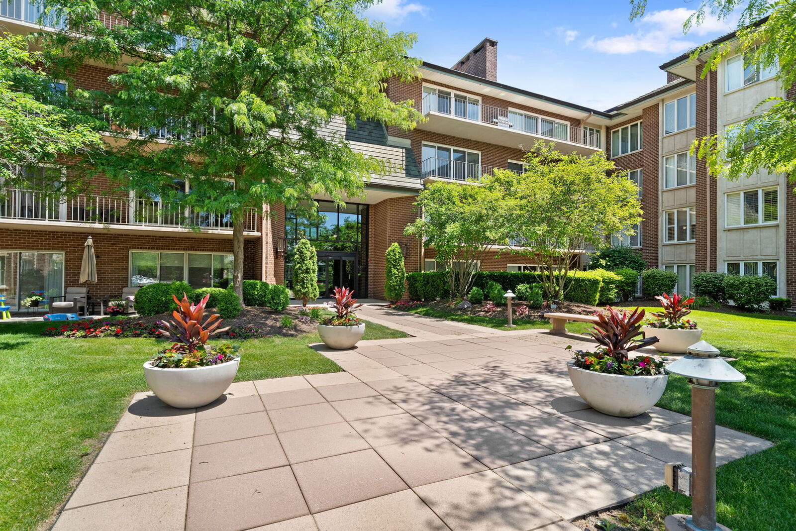 Property Photo:  5 Oak Brook Club Drive P2s  IL 60523 