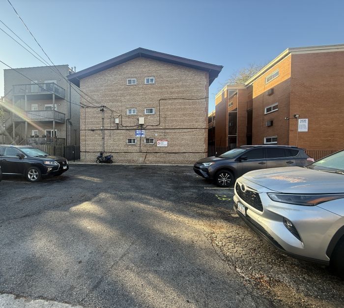 Property Photo:  1626 W Estes Avenue 3C  IL 60626 