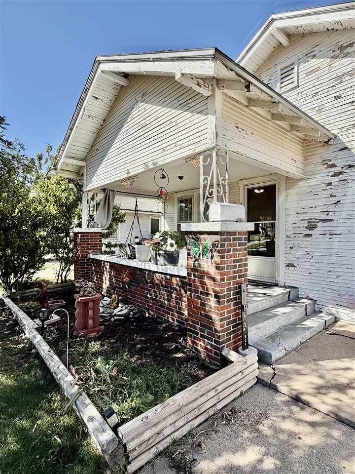 Property Photo: 1044 W Blackwell Avenue OK 74631