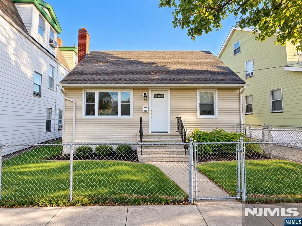 Property Photo:  310 Devon Street  NJ 07032 