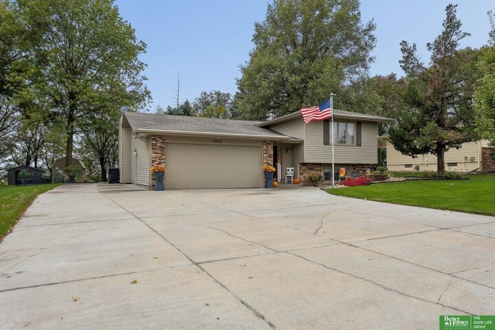 Property Photo:  1305 Elkhorn Drive  NE 68002 