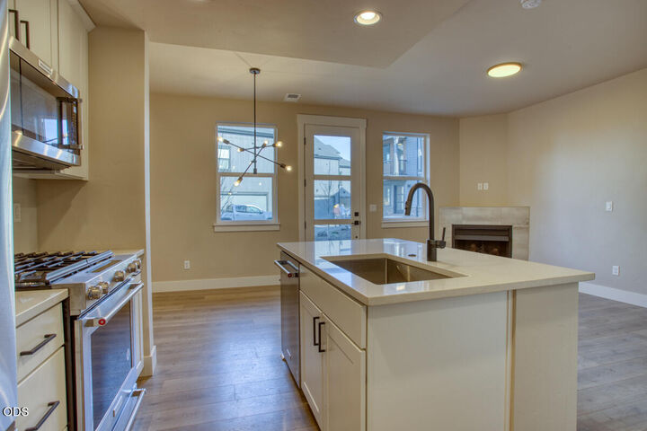 Property Photo: 20558 Empire Avenue OR 97701