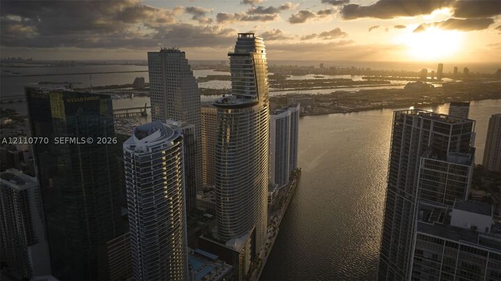 Property Photo: 300 Biscayne Boulevard Way 1705W FL 33131