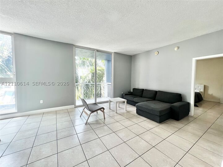 Property Photo: 275 NE 18th St 305 FL 33132