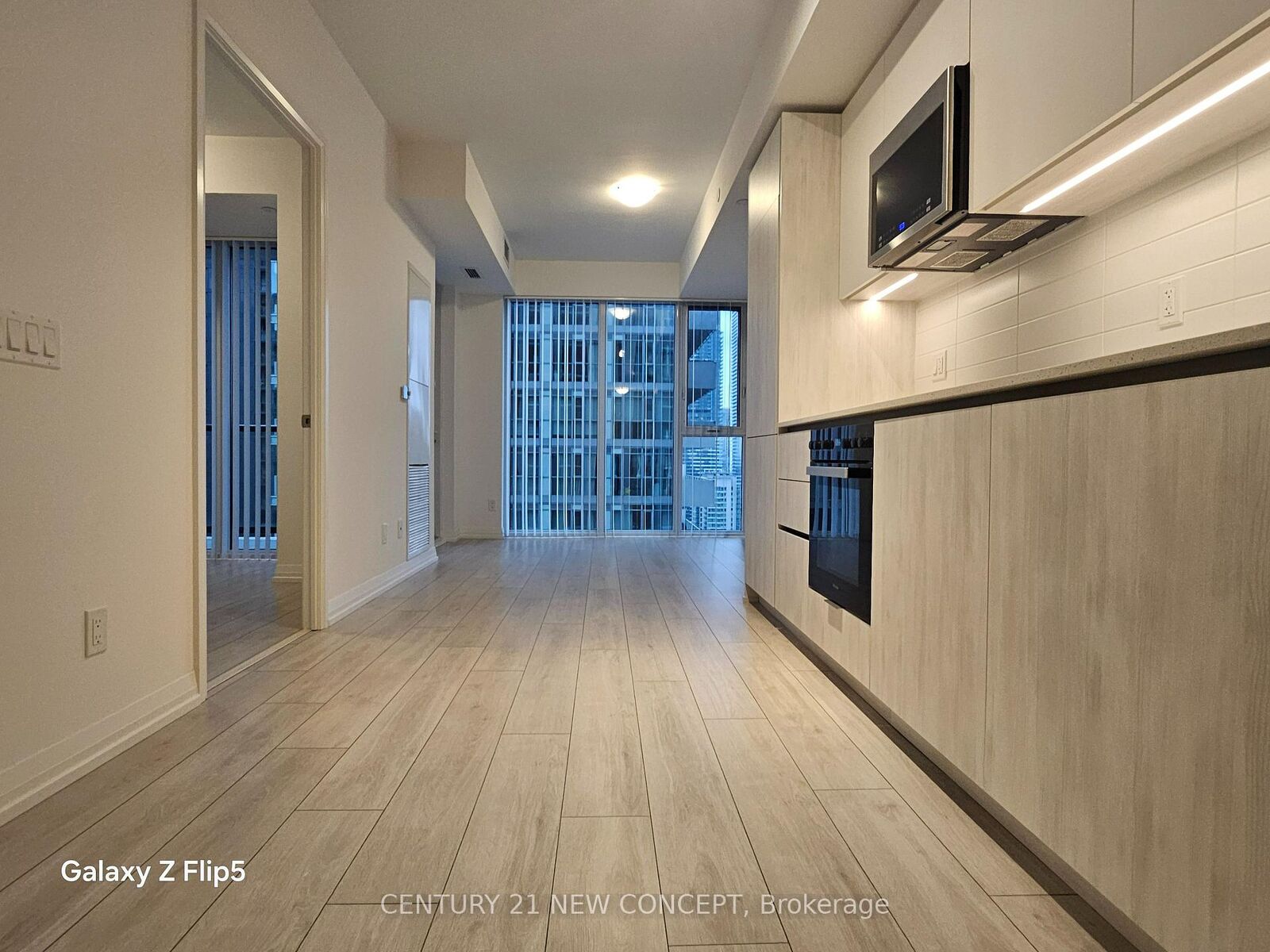 Property Photo:  400 King Street W 3015  ON M5V 0X8 