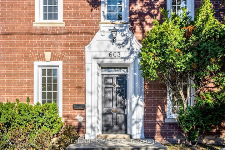 Property Photo:  603 Spadina Road  ON M5P 2X1 