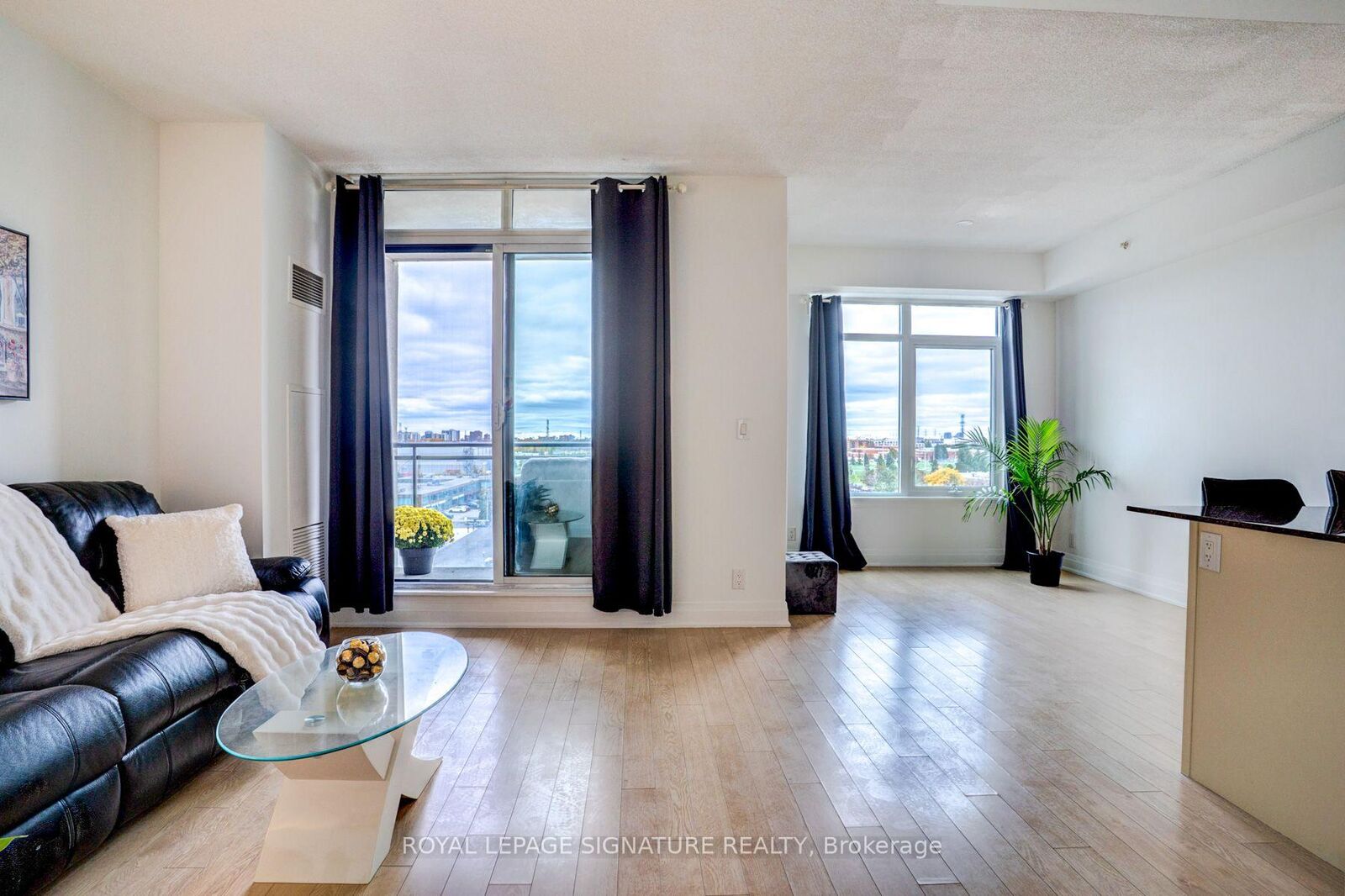 Property Photo:  24 Woodstream Boulevard 714  ON L4L 8C4 