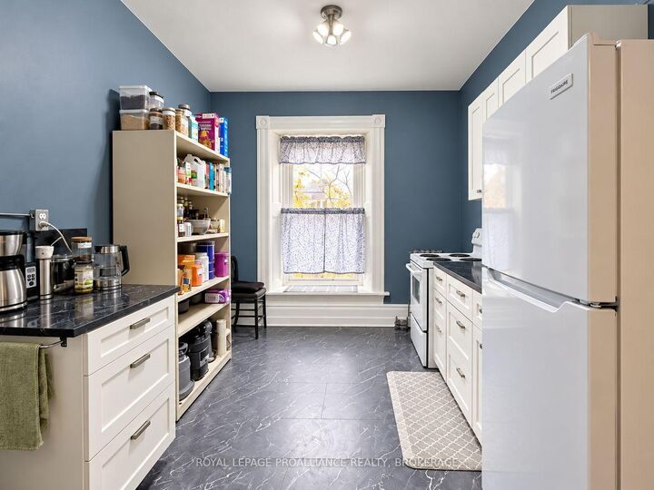 Property Photo:  33 King Street W 3  ON K6V 3P7 