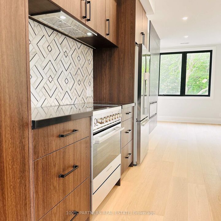 Property Photo: 59 Charles Street 6 ON L3Y 3V7