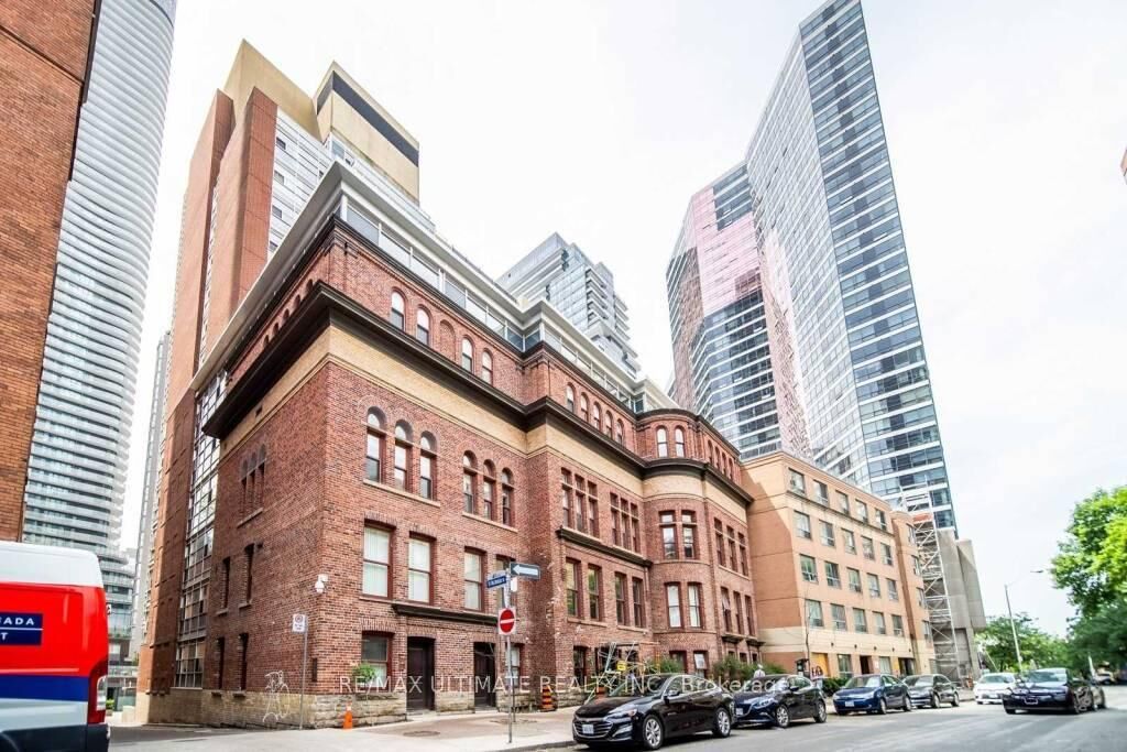 Property Photo:  11 St Joseph Street 401  ON M4Y 3G4 
