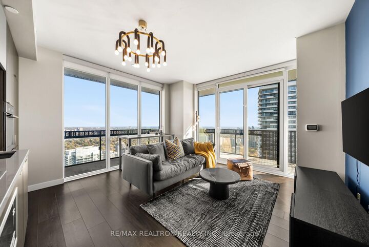 Property Photo:  8 Eglinton Avenue E 4711  ON M4P 1A6 