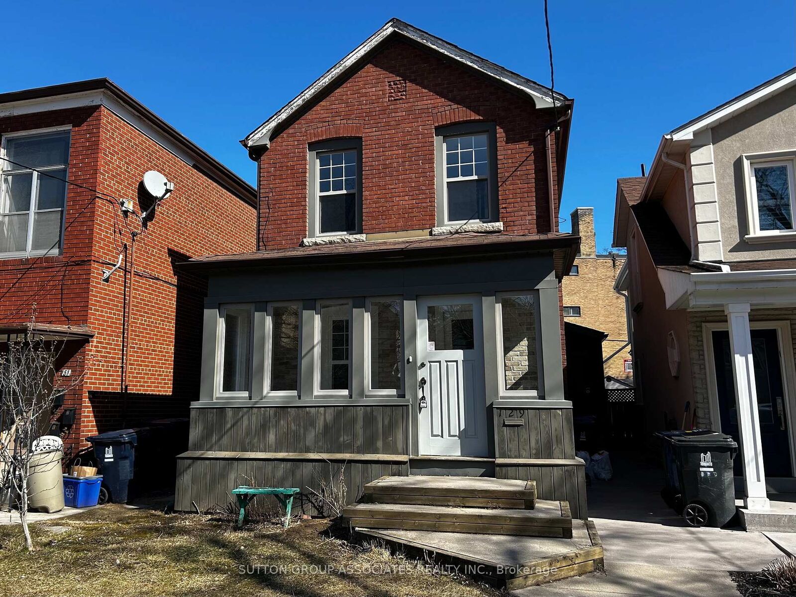 Property Photo:  129 Kenwood Avenue  ON M6C 2S4 