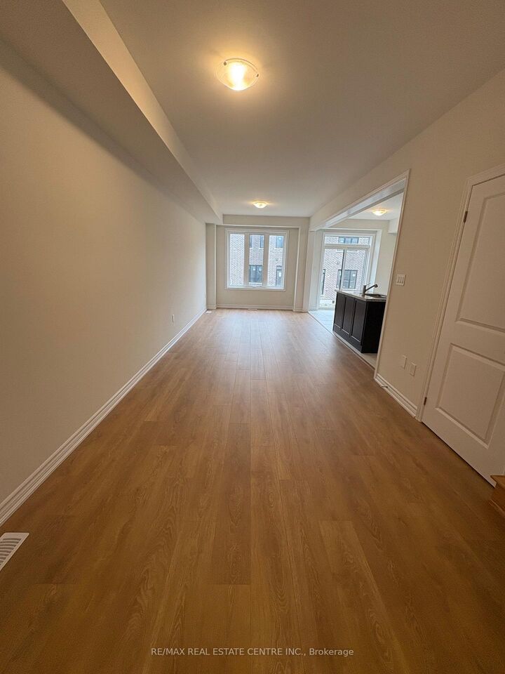 Property Photo:  1911 Upper Thames Drive  ON N4S 7W2 
