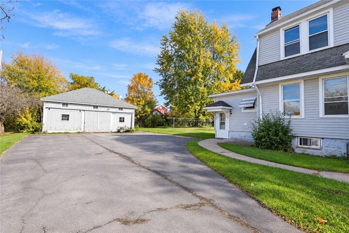 Property Photo:  13193 Seneca Street  NY 13146 