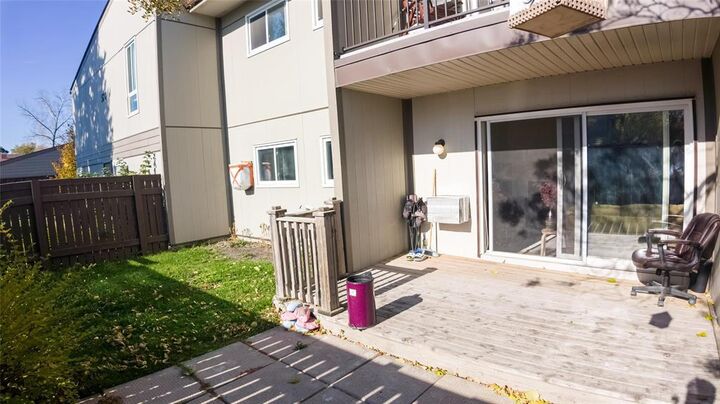 Property Photo:  520 Kenaston Boulevard  MB R3N 1Z1 