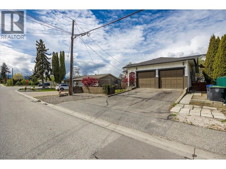 Property Photo:  2024 Wilkinson Street  BC V1Y 3Z8 