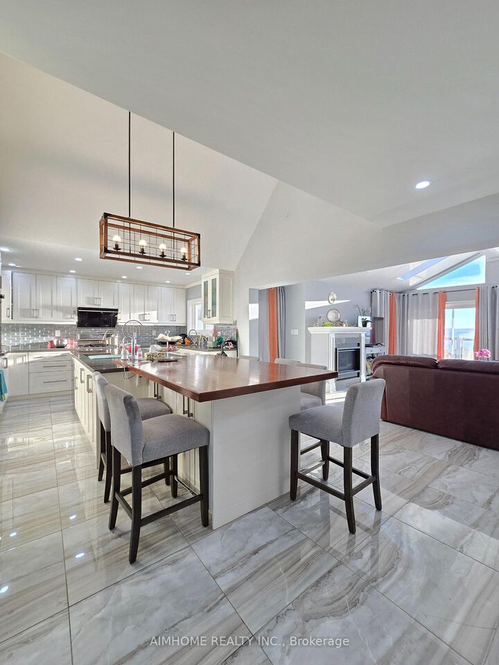 Property Photo:  66A Cooks Bay Drive Rm Primary  ON L4P 1L8 