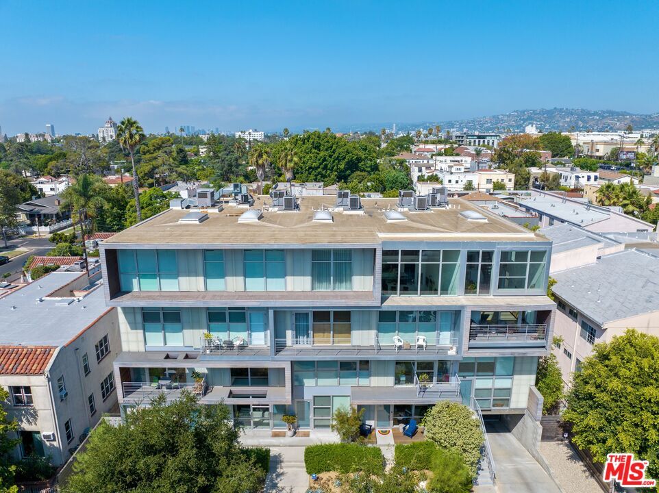 Property Photo:  611 N Bronson Ave, Unit 6  CA 90004 