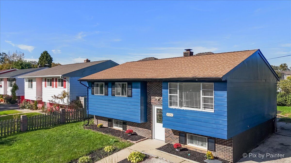 Property Photo:  2522 Kennedy Drive  IL 60064 