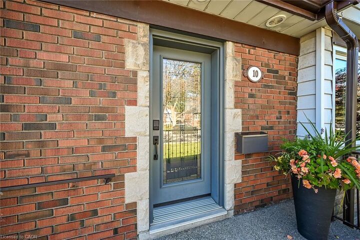 Property Photo:  10 Mulock Avenue  ON L8T 1H3 