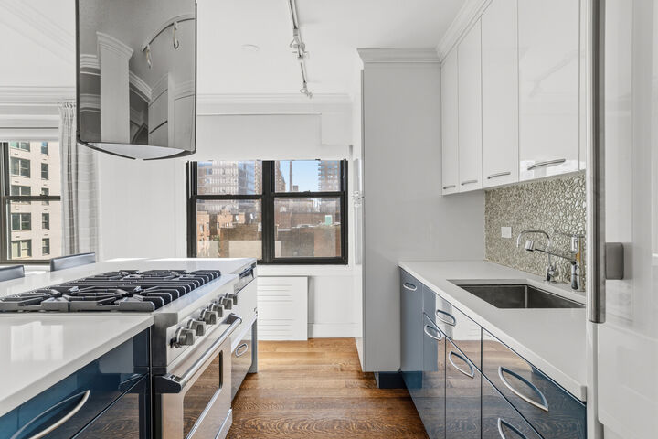 Property Photo:  200 E 74th Street 7ab  NY 10021 