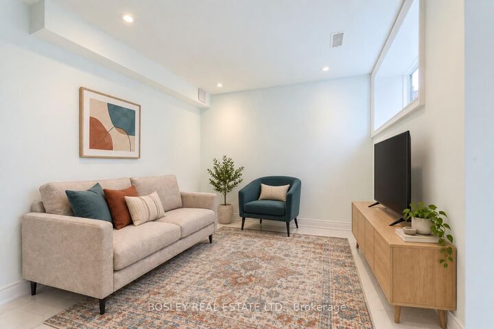 Property Photo:  9 Queen Victoria Street Lower  ON M4J 1E8 