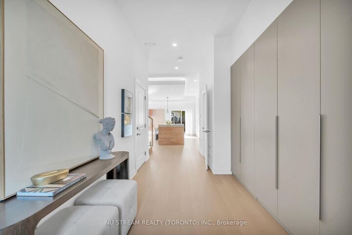 Property Photo:  323 Winnifred Drive  ON L4P 3B4 